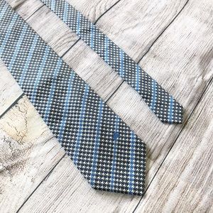Burberry —— Burberrys of London Men’s Necktie